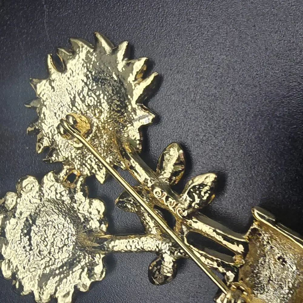 Gold Tone Smiley Face Flower Brooch Anthropomorphic Spring Gardening